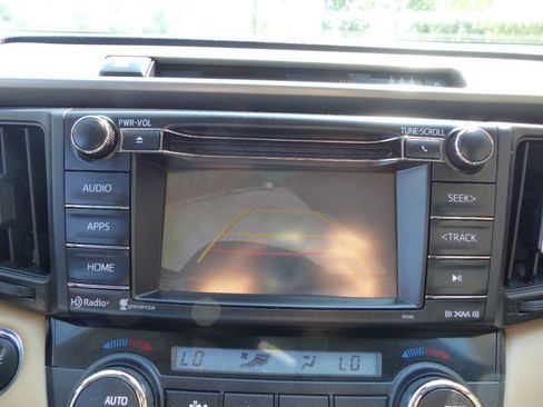 Used 2018 Toyota RAV4 XLE AWD/4WD image 32