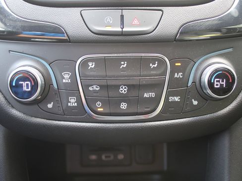 Used 2023 Chevrolet Equinox RS FWD image 40