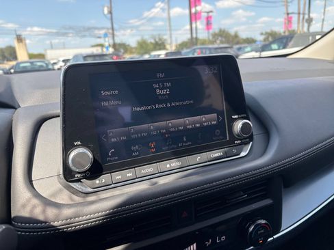 Used 2026 Nissan Rogue SV FWD image 19