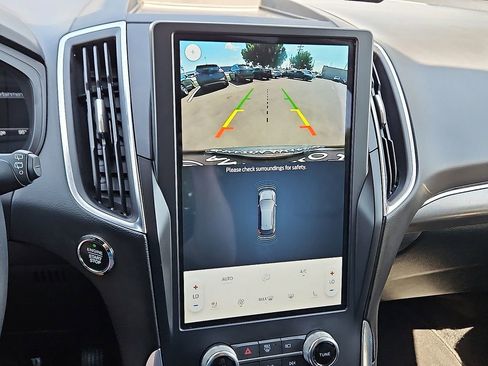 Used 2024 Ford Edge Titanium image 18
