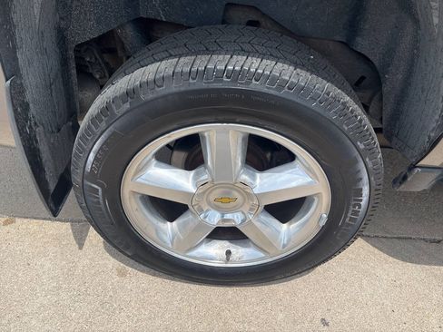 Used 2007 Chevrolet Suburban LT w/ LT Preferred Equipment Group AWD/4WD image 9