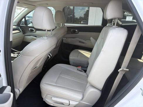 Used 2023 Kia Sorento EX w/ Panoramic Sunroof Package FWD image 6