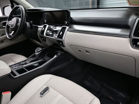 Used 2023 Kia Sorento S image 49