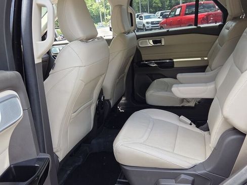 Used 2021 Ford Explorer Platinum w/ Equipment Group 601A AWD/4WD image 9