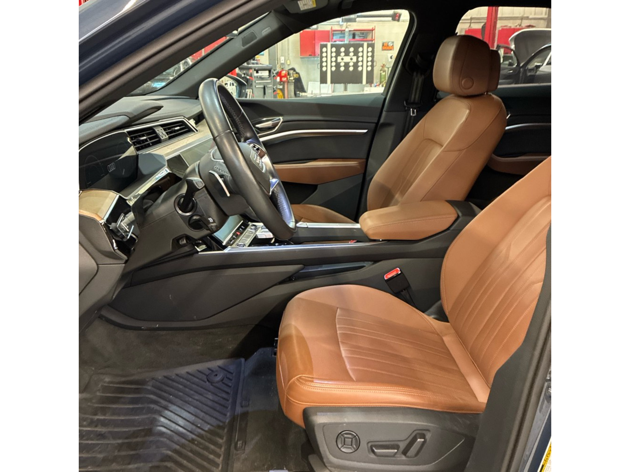 Used 2024 Audi Q8 e-tron Premium Plus AWD/4WD image 5