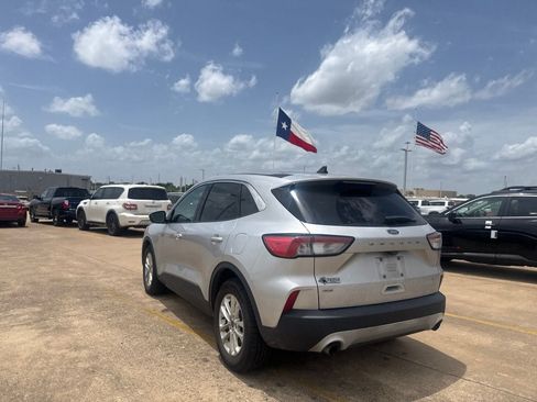 Used 2020 Ford Escape SE FWD image 14