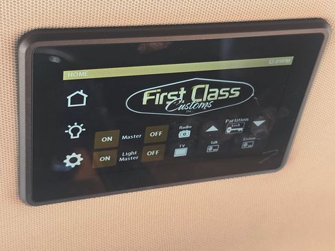 Used 2023 Mercedes-Benz Metris Passenger image 31