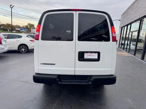 Used 2022 Chevrolet Express 3500 LS image 4