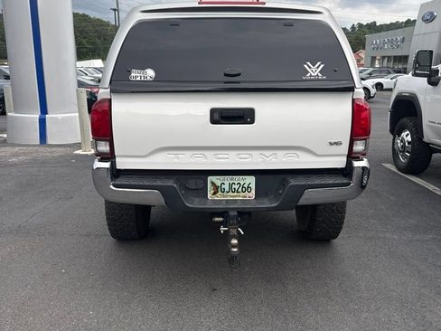 Used 2019 Toyota Tacoma TRD Off-Road AWD/4WD image 4