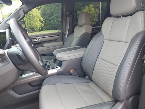 Used 2026 Chevrolet Silverado 2500 ZR2 w/ LPO, Dark Essentials Package AWD/4WD image 16