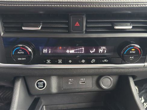 Used 2023 Nissan Rogue SV image 25