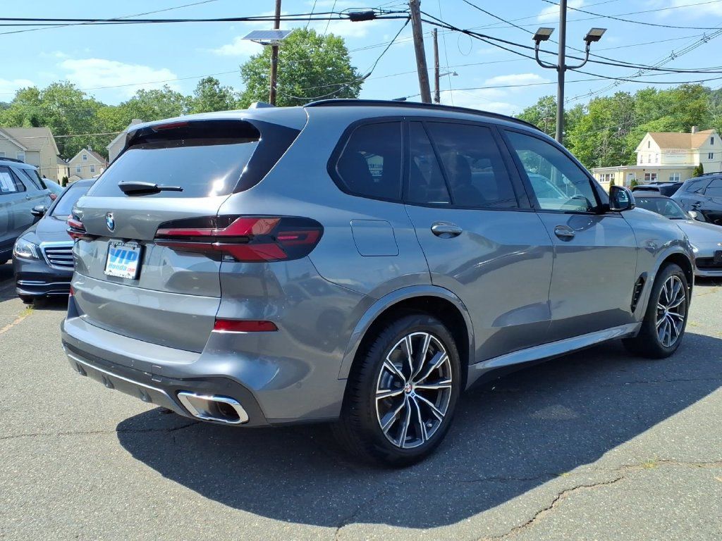 Used 2024 BMW X5 xDrive40i w/ M Sport Package AWD/4WD image 6