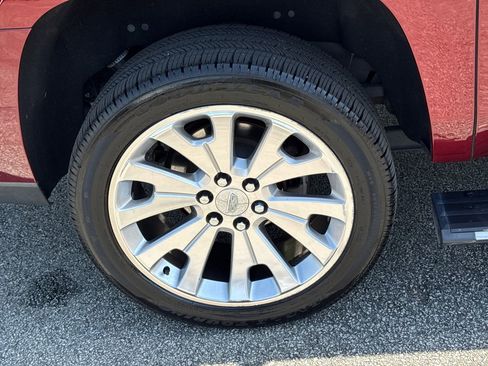 Used 2018 Cadillac Escalade ESV Premium Luxury image 17