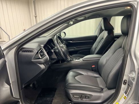 Used 2022 Toyota Camry SE image 19