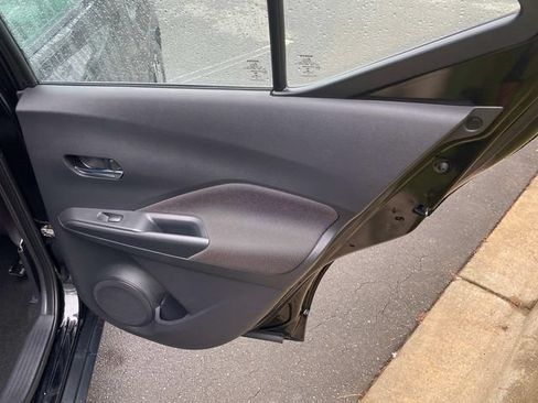 Used 2020 Nissan Kicks SV FWD image 33