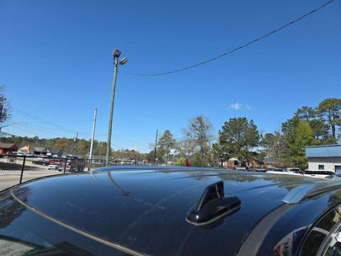 Used 2023 GMC Yukon XL SLT image 30