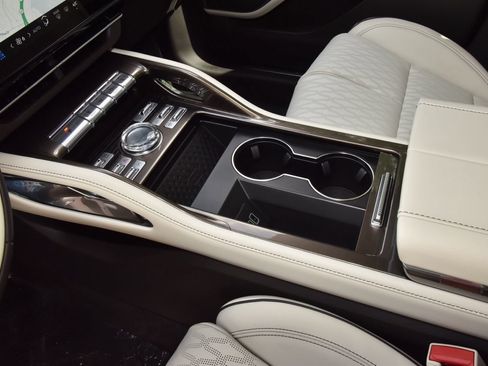 New 2026 Lincoln Nautilus Black Label w/ Jet Appearance Package AWD/4WD image 32