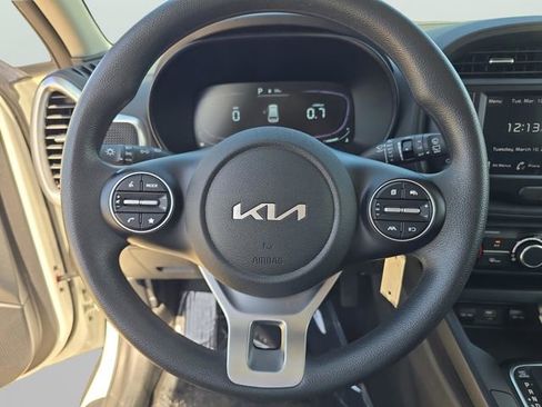 Used 2023 Kia Soul LX w/ LX Technology Package FWD image 22