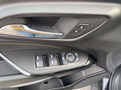 Used 2024 Chevrolet Trax LT w/ LT Convenience Package image 18