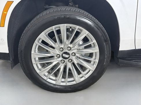 Used 2025 Cadillac Escalade ESV Premium Luxury AWD/4WD image 34