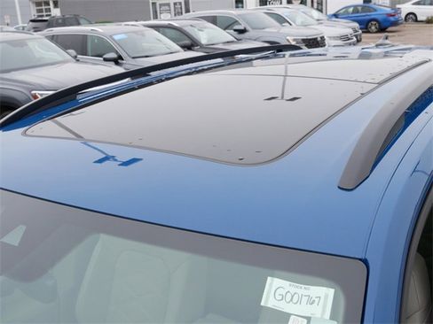 Certified 2025 Volkswagen Atlas SE image 11