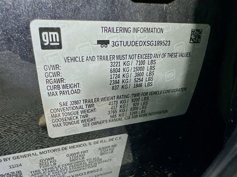 Used 2025 GMC Sierra 1500 SLT AWD/4WD image 29