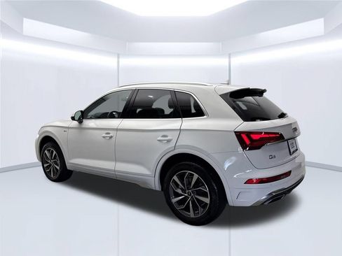 Used 2023 Audi Q5 2.0T Premium w/ Convenience Package AWD/4WD image 3