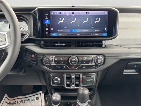 Used 2025 Jeep Wrangler Unlimited Sahara AWD/4WD image 22