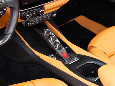 Used 2019 Ferrari Portofino RWD image 50