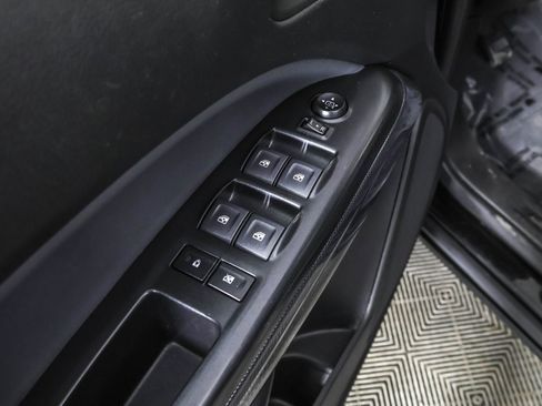 Used 2022 Chevrolet Colorado Z71 w/ Z71 Midnight Edition image 35