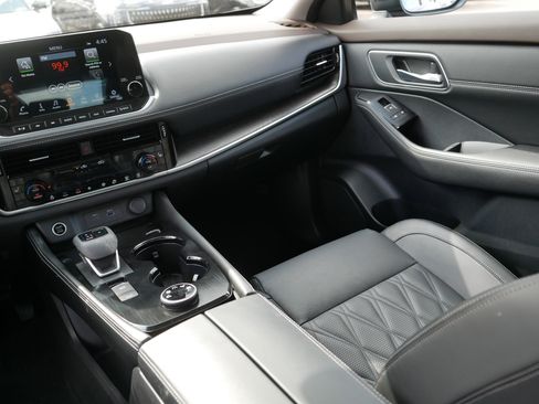 Certified 2023 Nissan Rogue Platinum w/ Platinum Premium Package AWD/4WD image 11