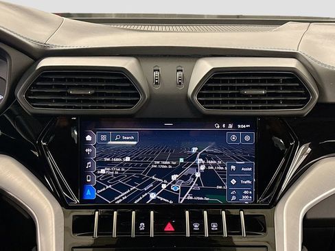 Used 2021 Lamborghini Urus image 18