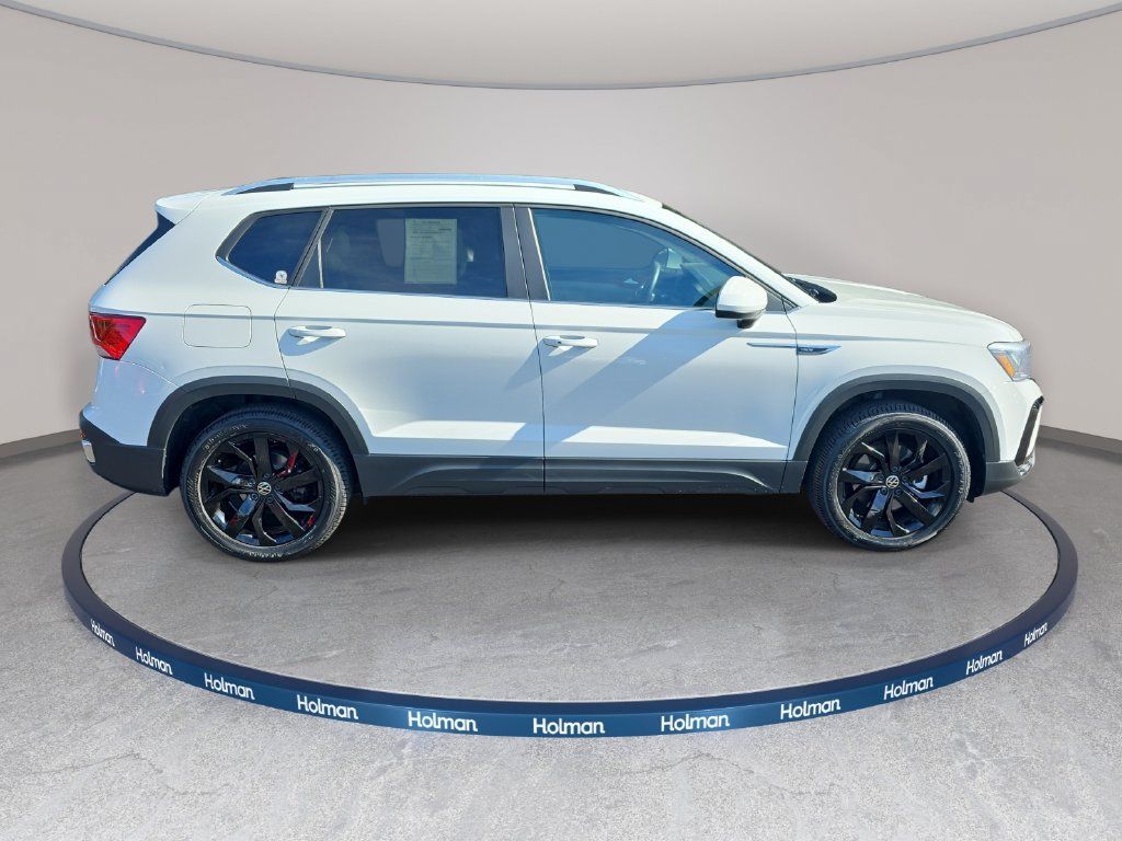 Used 2022 Volkswagen Taos SE AWD/4WD image 5