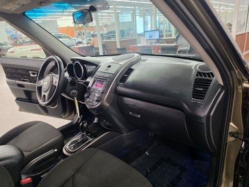 Used 2012 Kia Soul + w/ Audio Pkg FWD image 8