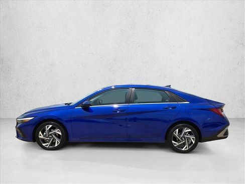 Used 2025 Hyundai Elantra SEL FWD image 9