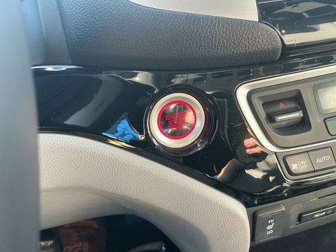 Used 2017 Honda Pilot Touring image 22