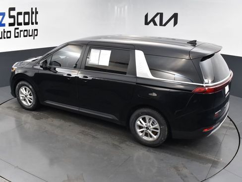 Certified 2024 Kia Carnival LX image 11