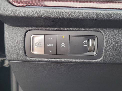 Used 2024 Chevrolet Traverse RS FWD image 24