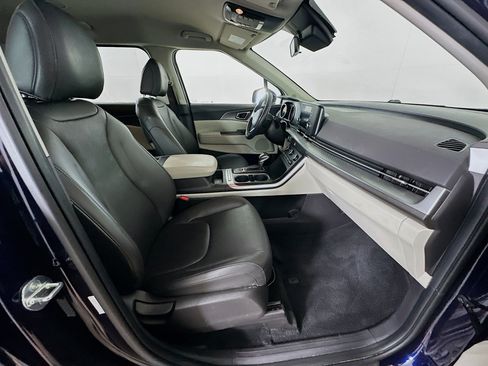 Used 2024 Kia Carnival LX image 32