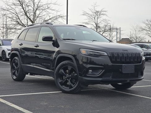 Used 2019 Jeep Cherokee Latitude Plus image 2