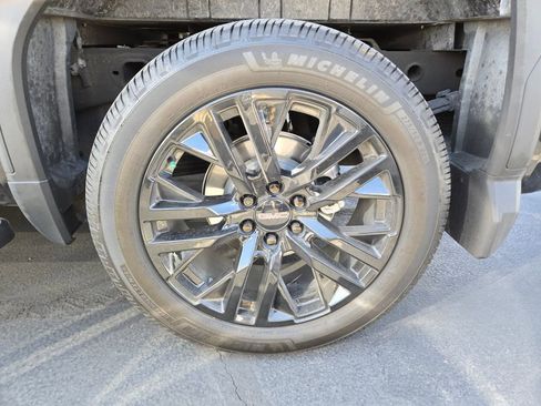 Used 2023 GMC Sierra 1500 Denali w/ Technology Package AWD/4WD image 4
