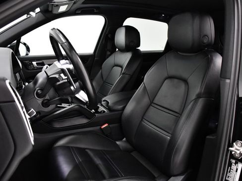 Used 2020 Porsche Cayenne AWD/4WD image 19