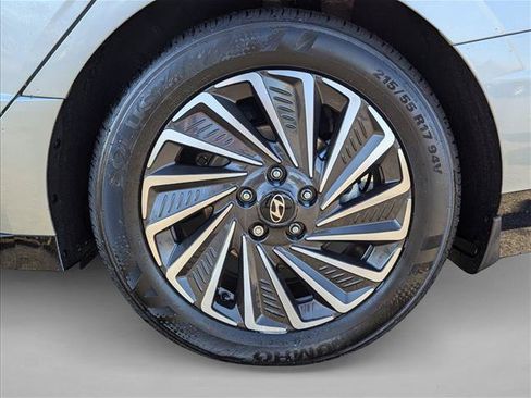 Used 2025 Hyundai Sonata Limited FWD image 9