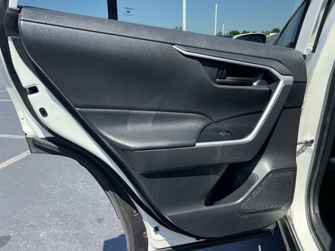 Used 2021 Toyota RAV4 LE FWD image 12