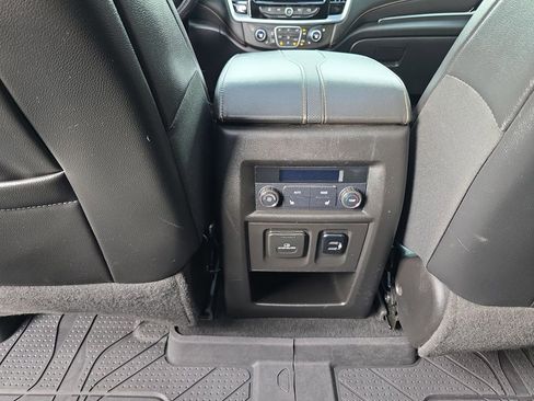 Used 2018 Chevrolet Traverse Premier image 27