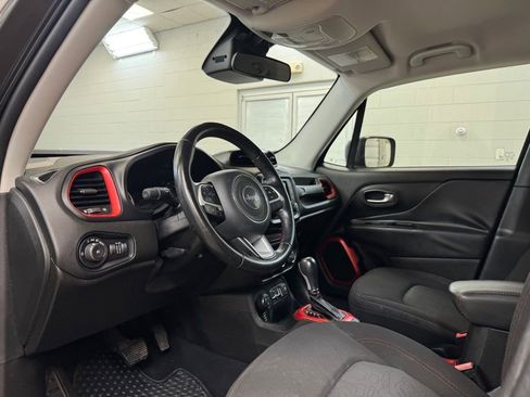 Used 2016 Jeep Renegade Trailhawk image 12