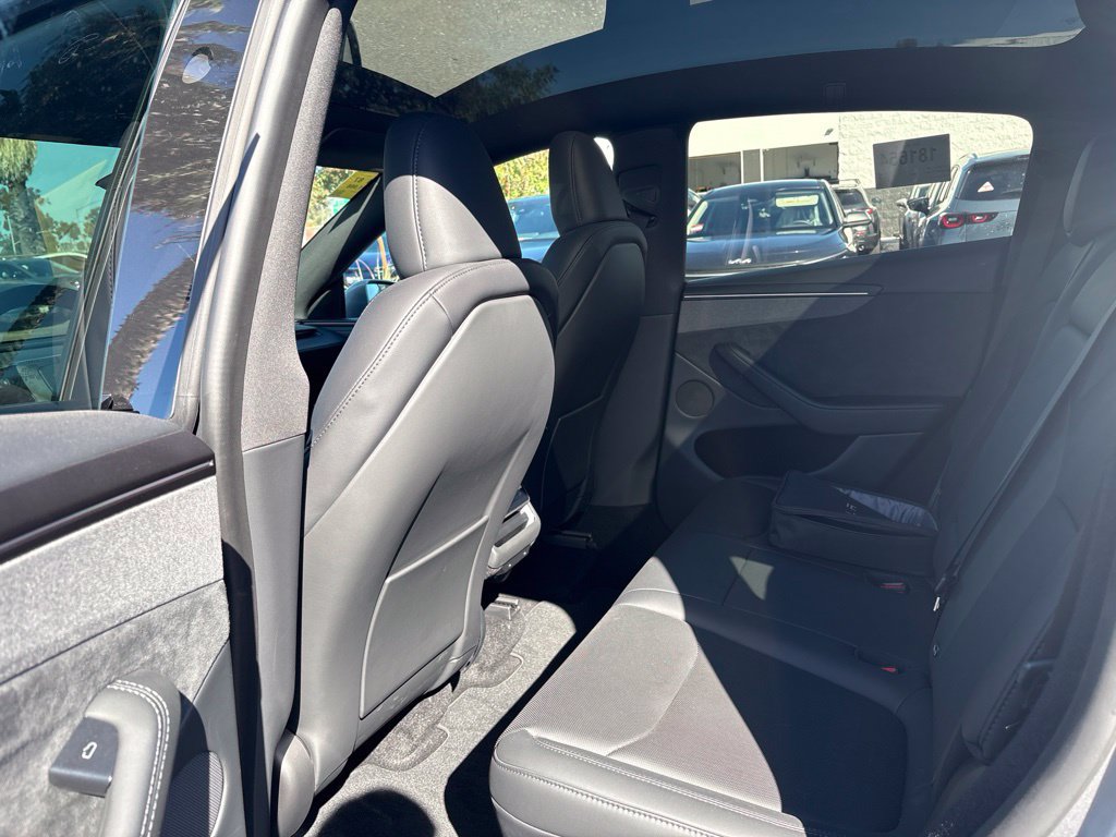 Used 2026 Tesla Model Y 2WD image 11
