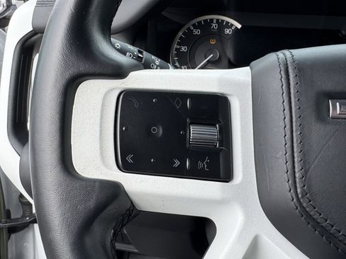 Used 2023 Land Rover Defender 110 X-Dynamic SE image 28