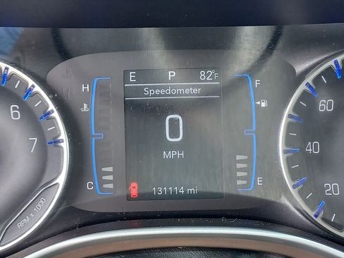 Used 2017 Chrysler Pacifica Touring FWD image 12