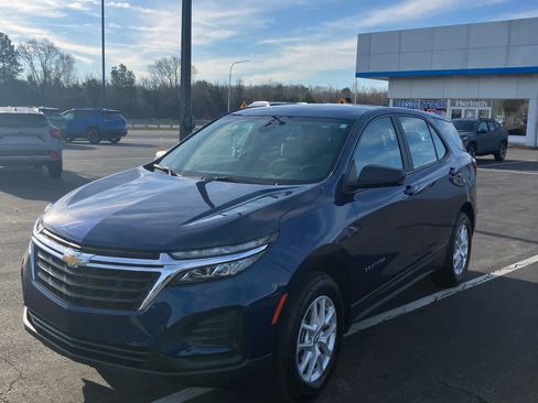 Used 2023 Chevrolet Equinox LS image 1